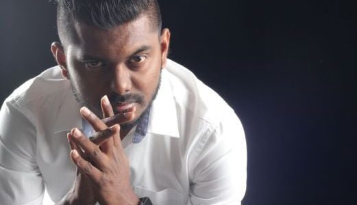 Foto Potret V.Darvindran – Artis Malaysia Berbakat dengan Gaya Unik